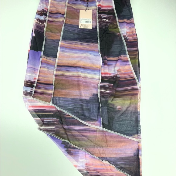 MESH ASYMMETRIC MIDI SKIRT
Multi - Picture 2 of 4